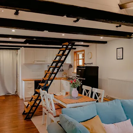 Romantic Nights Under The Thatched Roof Holiday home