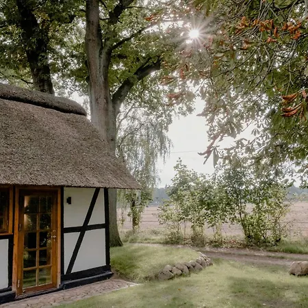 Romantic Nights Under The Thatched Roof Nyaraló *